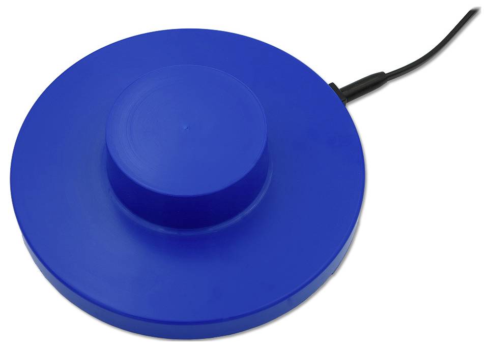 Blauwe ronde drukknop voetpedaal met bijgevoegd snoer op een witte achtergrond