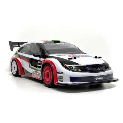 Een racewagemodel met een wit, zwart, rood en groen design, grote achtervleugel, en rode wielen op een effen witte achtergrond.