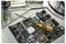 Een schroevendraaier rust op een computermoederboard in een open Dell-systeem, waarbij interne hardware wordt onderhouden.