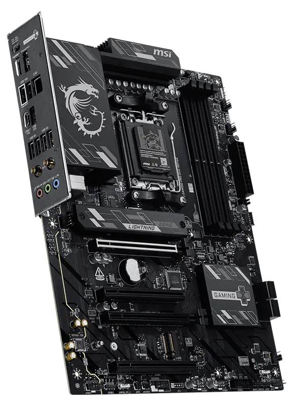 MSI-gamingmoederkaart met Intel CPU-socket, meerdere RAM-sleuven, PCIe-slots en achterste I/O-poorten, weergegeven op een witte achtergrond