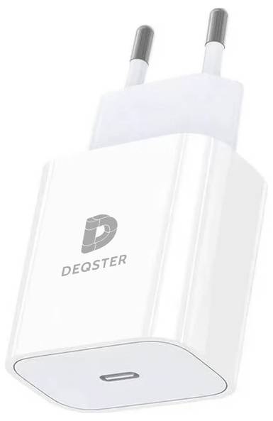 Witte DEQSTER wandlader met twee ronde EU-stekkerpennen en een enkele USB-C-poort aan de onderkant.
