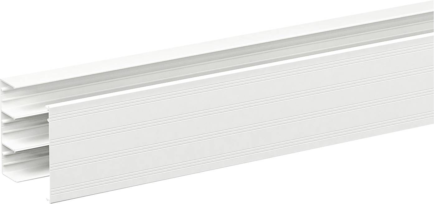 Stapel witte rechthoekige moldingstrips of trimplanken op een witte achtergrond.