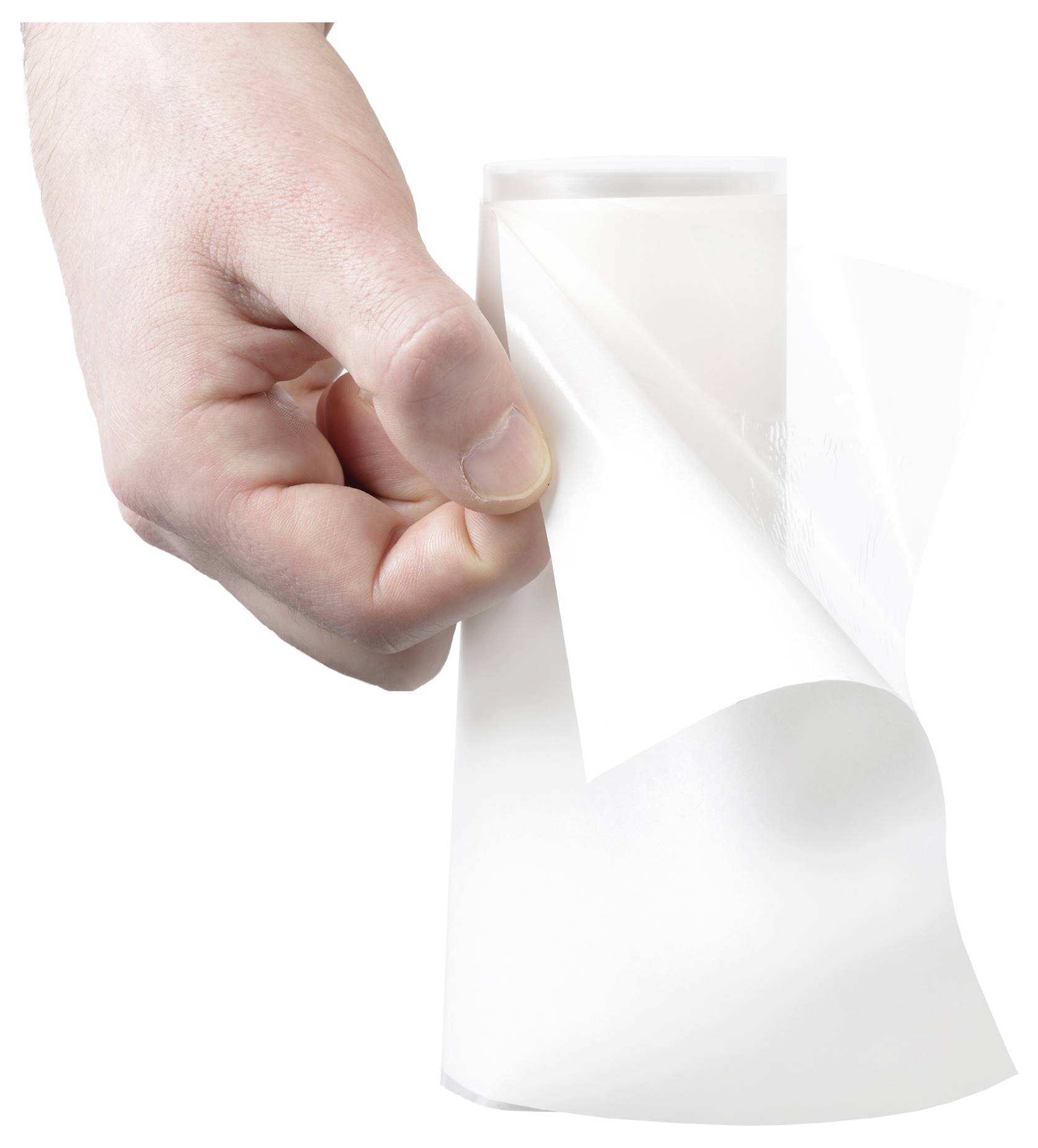 Hand die een leeg wit blad of vel op een witte achtergrond terugtrekt, waarbij een gekrulde hoek zichtbaar wordt.