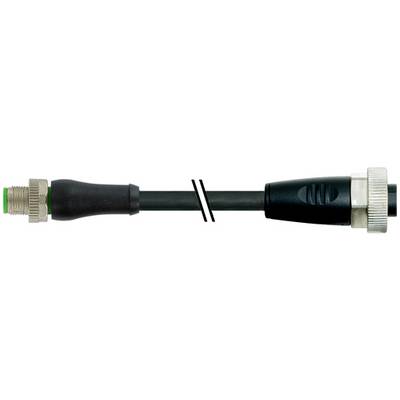 Een zwarte kabel met metalen connectoren aan beide uiteinden, weergegeven in close-up tegen een witte achtergrond.