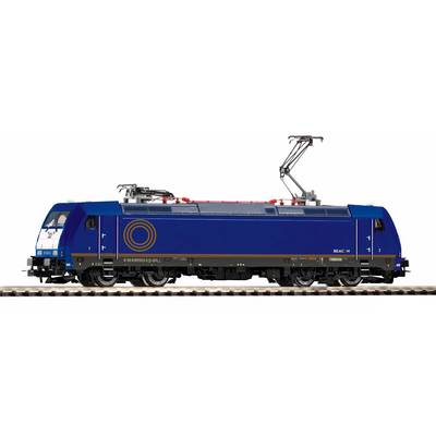 Zijaanzicht van een blauwe elektrische locomotief met opgeheven stroomafnemer op spoorwegen, weergegeven in profiel op een witte achtergrond.