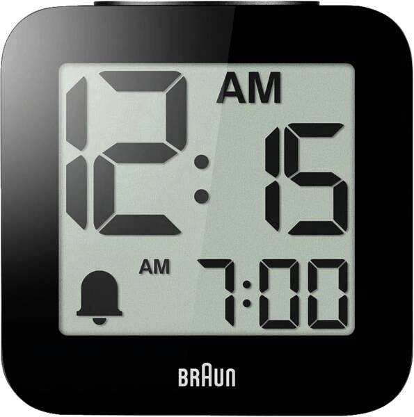 Digitale Braun wekker die 12:15 uur 's nachts aangeeft, met alarm ingesteld voor 07:00 uur.