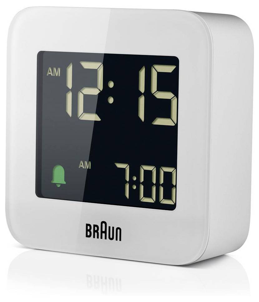 Witte Braun digitale wekker die 12:15 uur 's nachts weergeeft en een alarm van 07:00 uur ingesteld heeft, met een groen belpictogram op het display.
