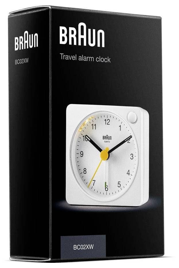 Witte Braun-reiswekker, weergegeven op zwarte productverpakking met het label 'BRAUN' en 'BC02XW'.