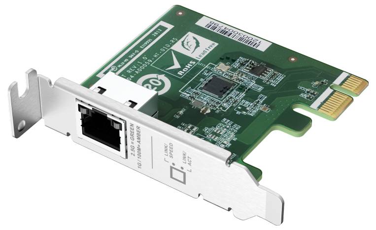 PCIe Ethernet-netwerkadapterkaart met een RJ45-poort, weergegeven onder een hoek op een witte achtergrond.