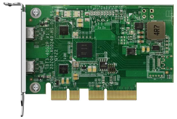 Groene PCIe-uitbreidingskaart met metalen beugel, connectors en meerdere chips, waarschijnlijk een netwerk- of adapterbord.
