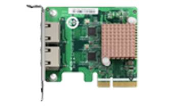 Groene circuitkaart expansiekaart met twee gestapelde USB-poorten en een grote koperen koelvin