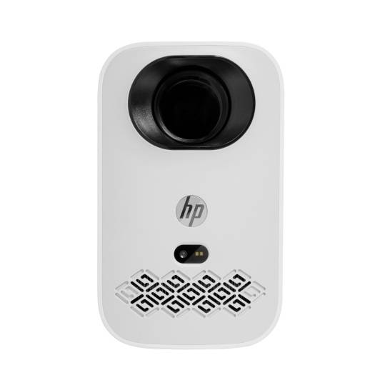 Vooraanzicht van een witte HP-webcam met een grote zwarte lens, statuslampje en geometrisch luidsprekerrooster op een eenvoudige achtergrond.