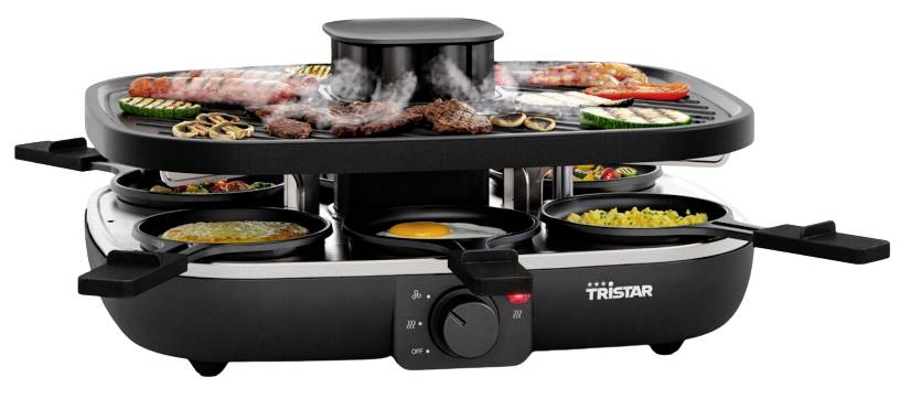 Elektrische feestgrill van Tristar met afneembare bovenkap en zijpannen waarin diverse vlees, groenten en pannenkoeken worden klaargemaakt.