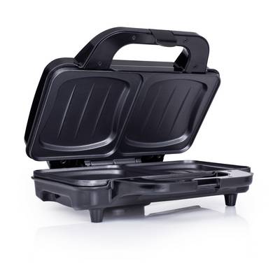 Open zwarte elektrische sandwichmaker met deksel omhoog, met twee kookplaten en een draaggreep zichtbaar op een witte achtergrond.