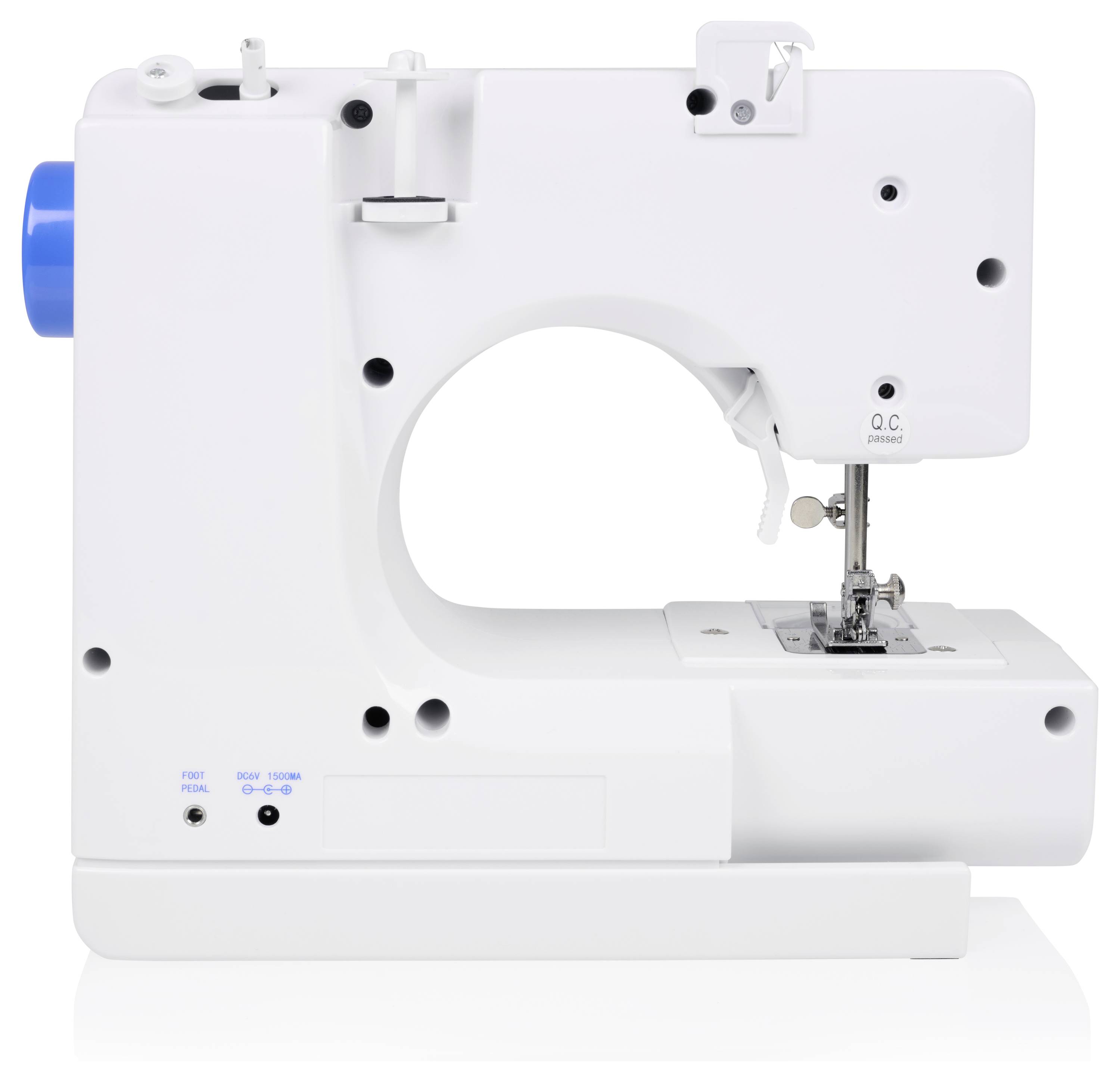 Witte compacte naaimachine weergegeven in profiel op een eenvoudige achtergrond.