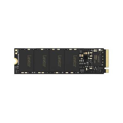 Zwarte Lexar M.2 NVMe SSD weergegeven op een witte achtergrond