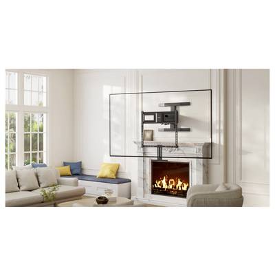 Woonkamer met een aan de muur gemonteerde TV-beugel gecentreerd boven een verlichte open haard, met een TV-installatiesetup in een helder modern huis.