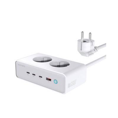 Witte stekkerdoos met twee ronde stopcontacten, USB-poorten, Ethernet-poort en verlichte aan/uit-knop; Europese stekker aangesloten.