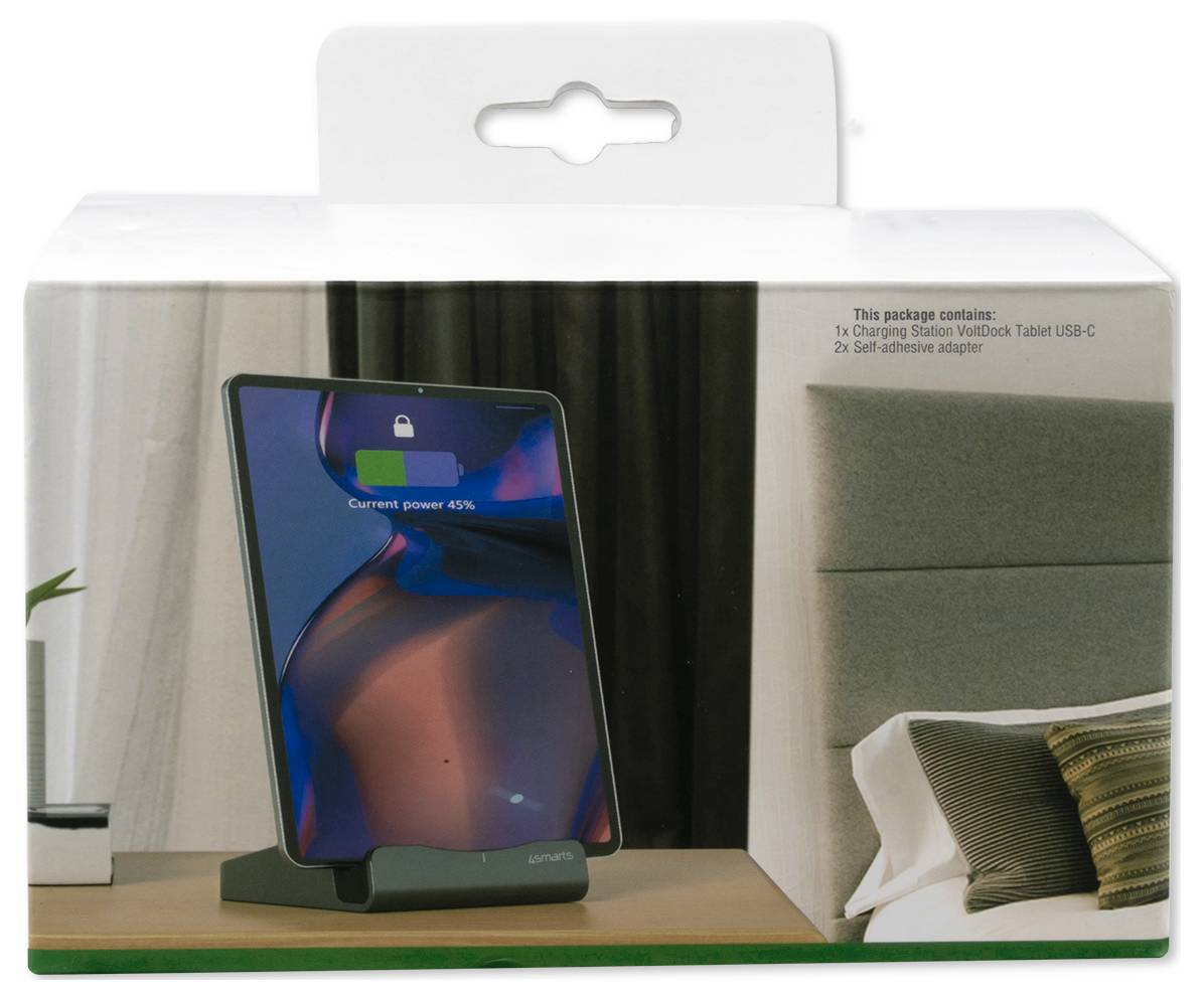 Laadstationbox met een tablet op een standaard met "Huidige voeding 45%" op het scherm, plus een afbeelding van een slaapkameralinrichting en tekst met pakketinhoud.