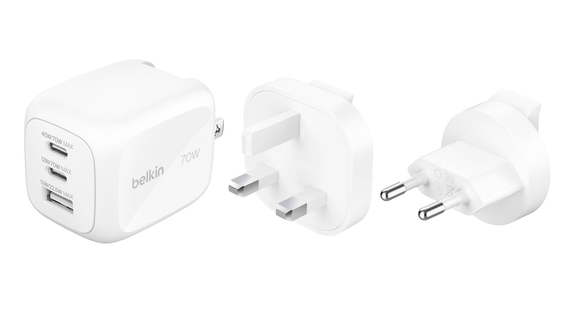 Witte Belkin 70W USB-C wandlader met twee USB-C-poorten en één USB-A-poort, afgebeeld met uitwisselbare UK- en EU-stekkeradapters.