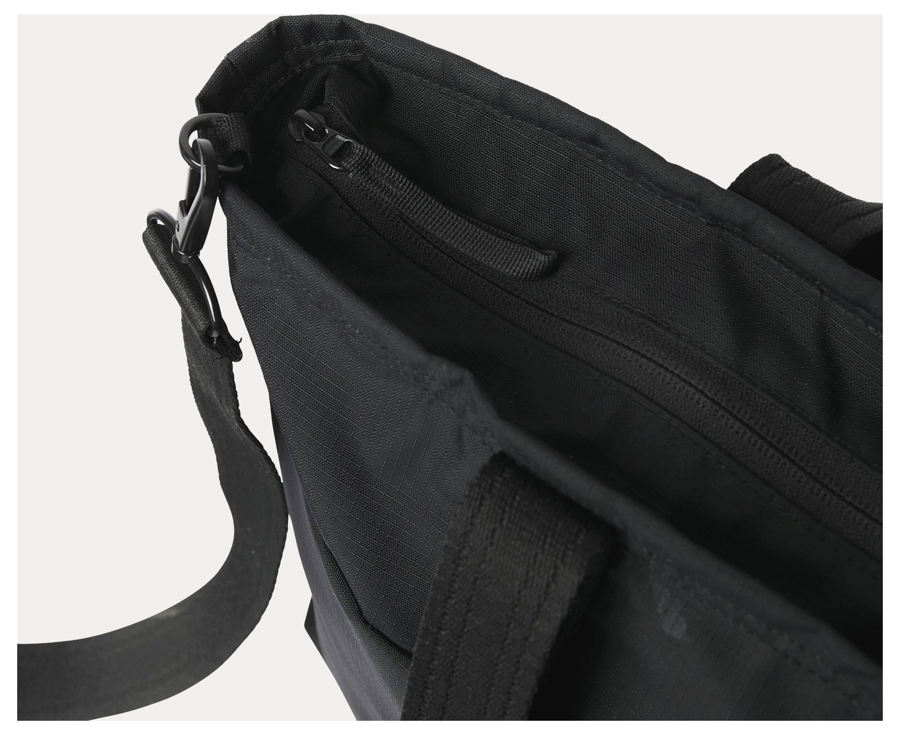 Moment Moment Everything Travel Tote 19L Black Reistas Laptopvak, Waterdicht-4