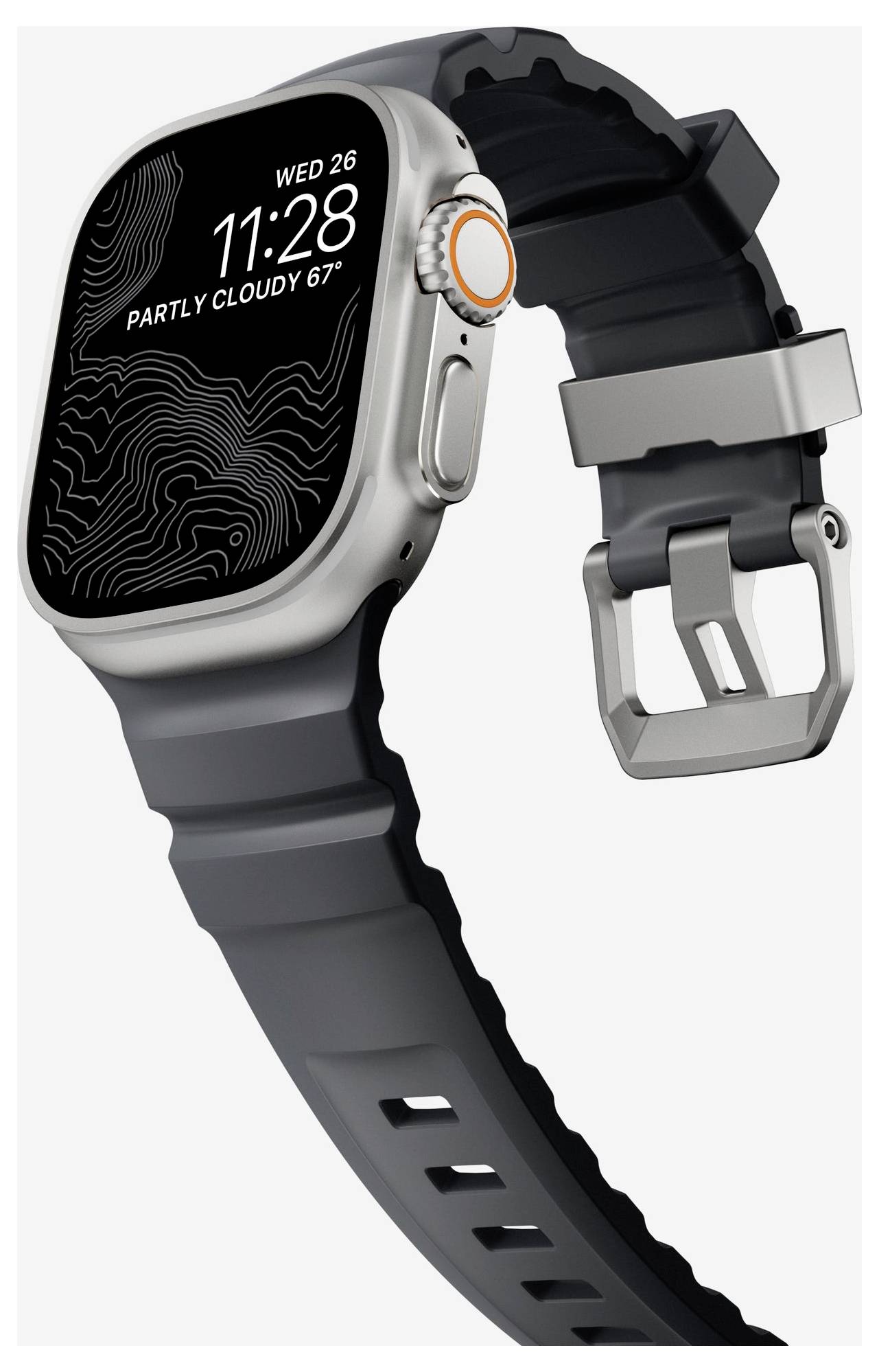 Een zwart Apple Watch met een zilveren kast en donker sportbandje, onder een hoek getoond om de zijknop en metalen gesp weer te geven.