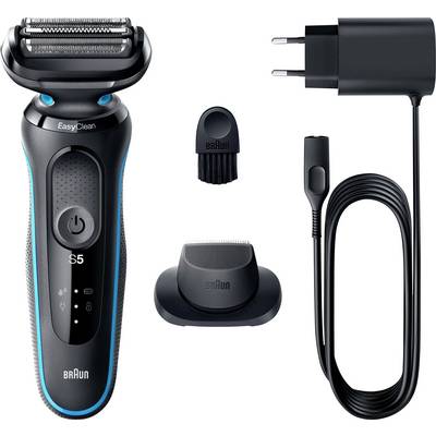Braun Series 5 elektrisch scheerapparaat met stropadapter, reinigingsborstel en laadstation weergegeven op een witte achtergrond.