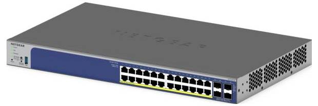Rack-gemonteerde NETGEAR netwerkswitch met 24 Ethernet-poorten en 2 uplink-poorten, weergegeven in schuine vooraanzicht.