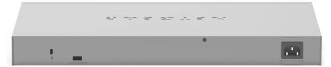 Vooraanzicht van een zilverkleurig Sony elektronisch apparaat, met het logo bovenaan en poorten en stroomingangop het frontpaneel.