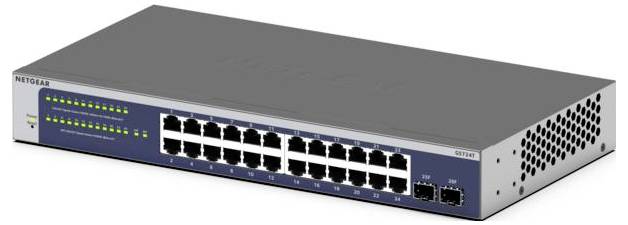 Vooraanzicht van een NETGEAR 24-poorts Ethernet-netwerkswitch met statusledjes en twee uplinkpoorten.