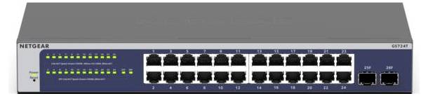 Vooraanzicht van een NETGEAR 24-poorts Ethernet-switch met verlichte status-LED's, genummerde poorten en twee uplinkpoorten aan de rechterkant.