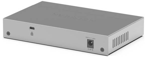 Zilveren elektronisch apparaat in perspectief weergegeven, met voorpoort voor voeding, vergrendelingspictogram en ventilatiesleuven aan de zijkant op een witte achtergrond.