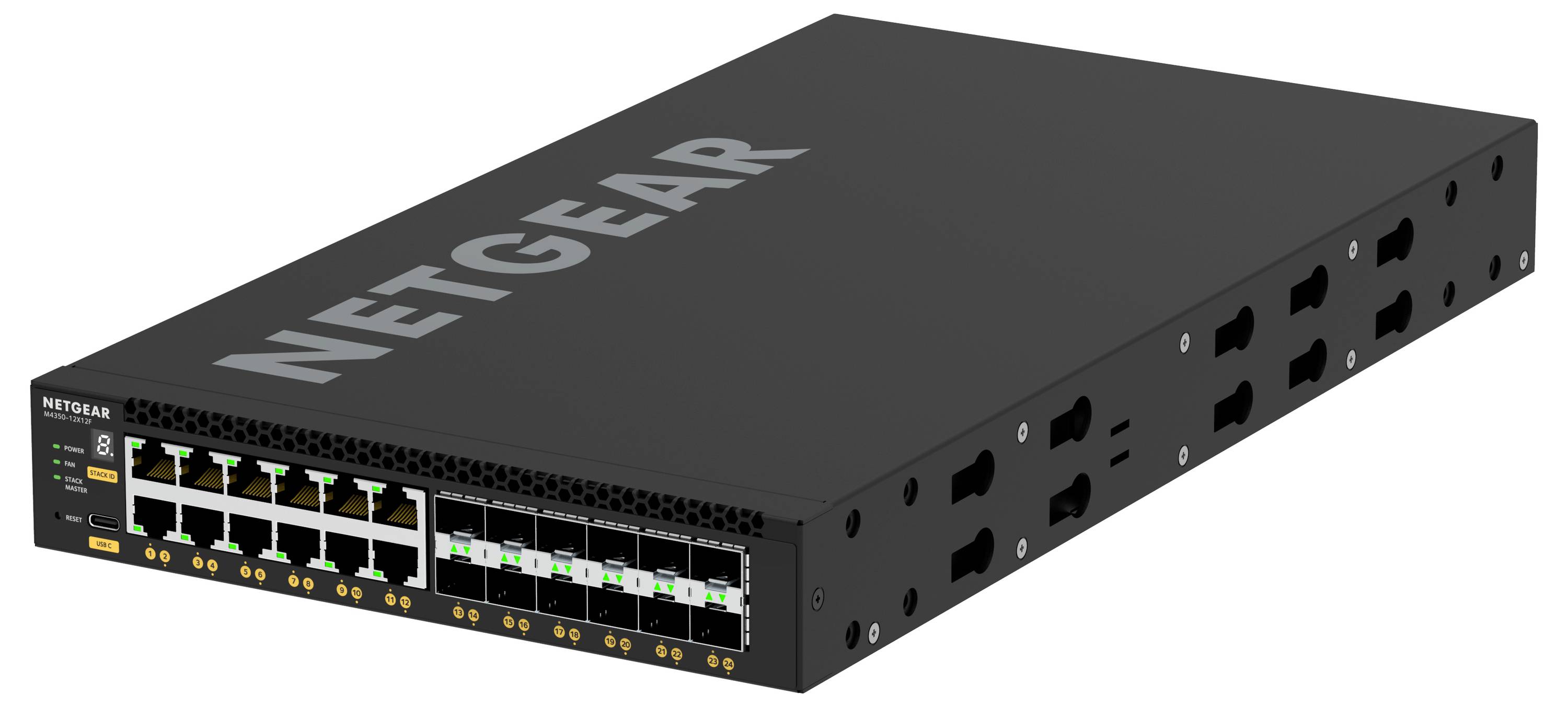 Zwarte NETGEAR rackmount netwerkswitch met meerdere Ethernet-poorten aan de voorkant en ventilatieopeningen aan de zijkant.