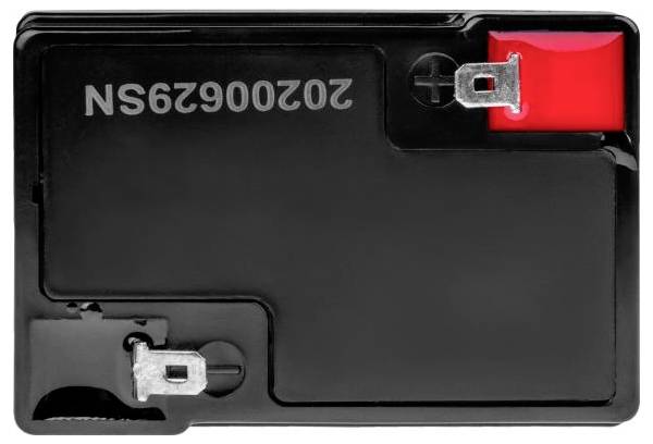 Zwart oplaadbare batterijpakket met rode positieve pool en zilveren negatieve pool, gelabeld '20200629SN' op de bovenkant.