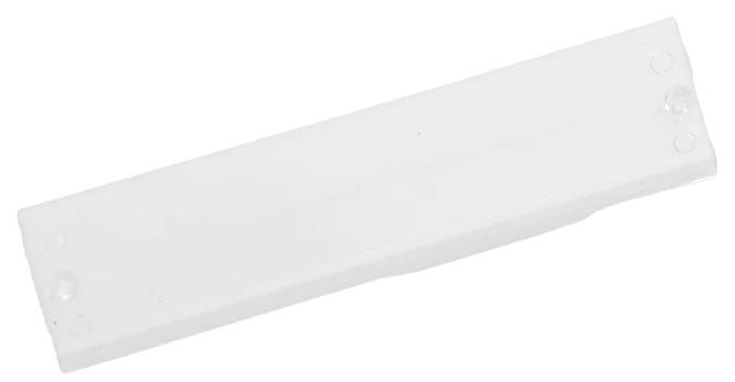 Een lange, doorschijnende witte rechthoekige kunststofstrip met afgeronde uiteinden en kleine cirkelvormige gaten dicht bij beide uiteinden, weergegeven op een eenvoudige achtergrond.