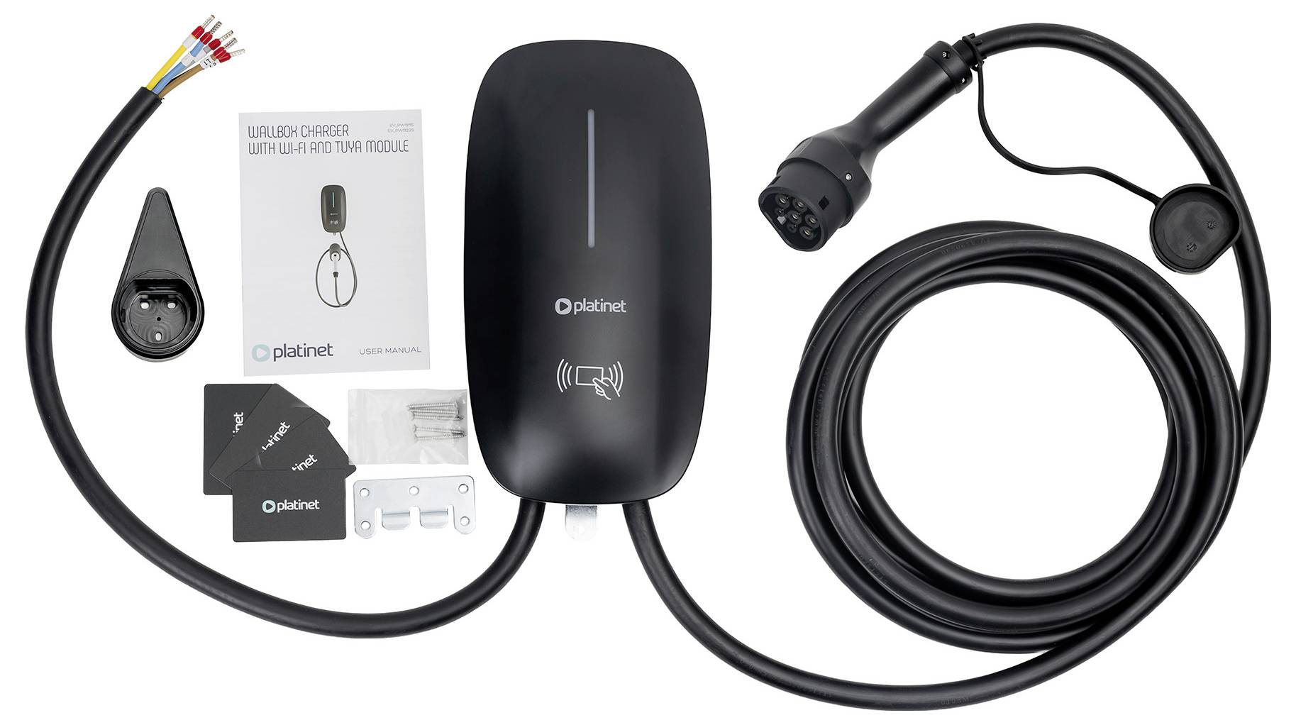 Draagbare EV-oplaadkabel met bedieningskast, connector, opbergtasje, bevestigingsaccessoires en gebruikshandleiding uitgelegd op een witte achtergrond.
