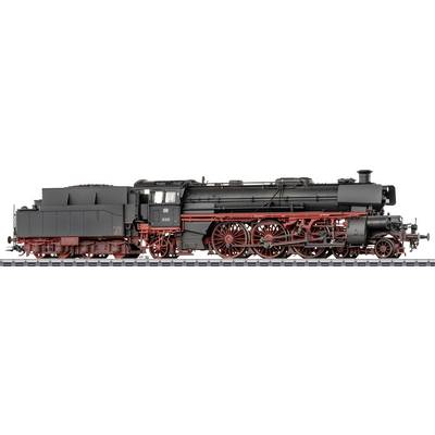 Zijaanzicht van een zwarte stoomlocomotief met rode wielen en afwerking, weergegeven op een witte achtergrond.