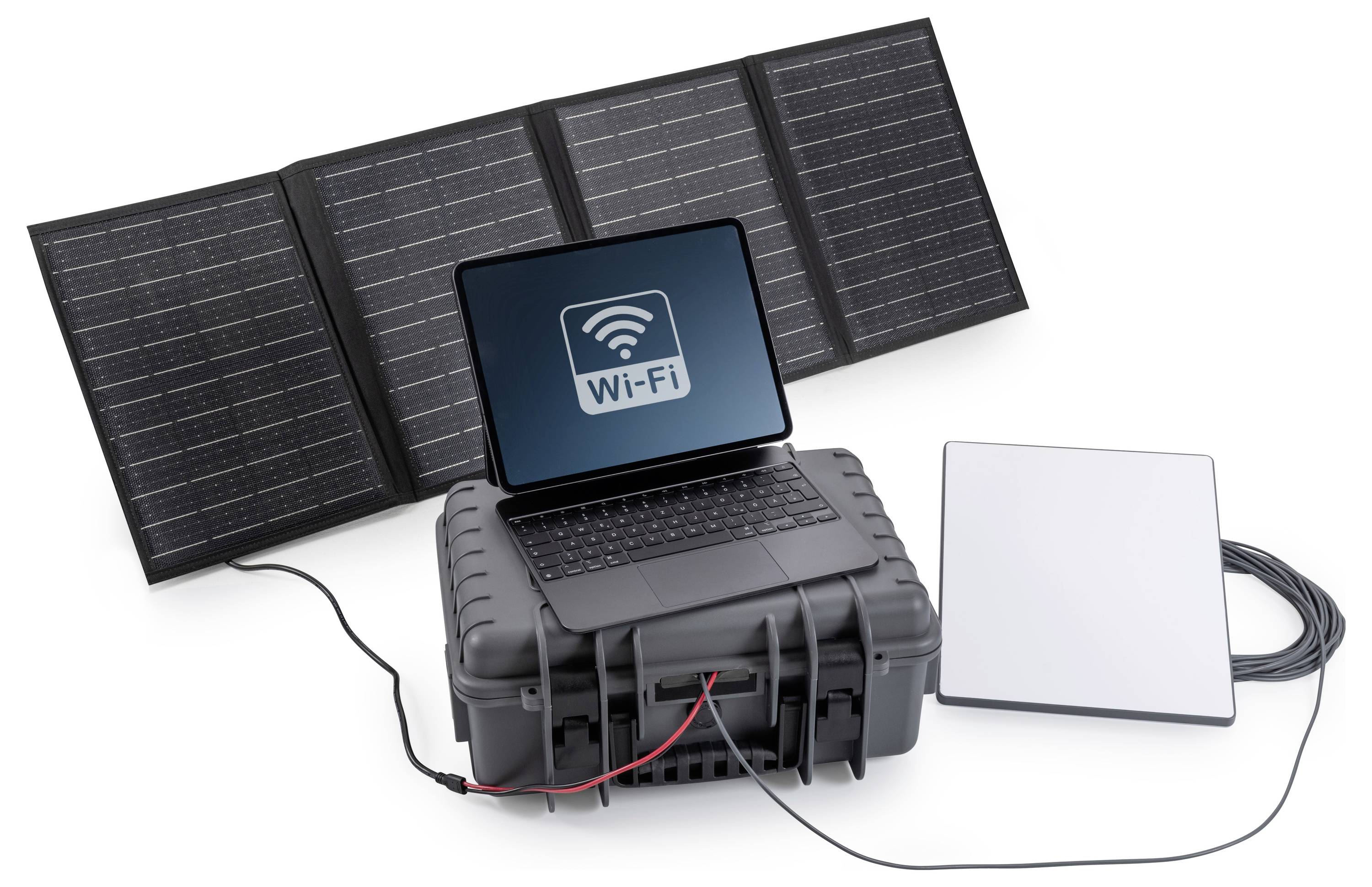 Draagbare zonne-energieinstallatie met drie opvouwbare panelen, een batterijkast, een laptop met 'Wi-Fi' en een verbonden controlemodule.