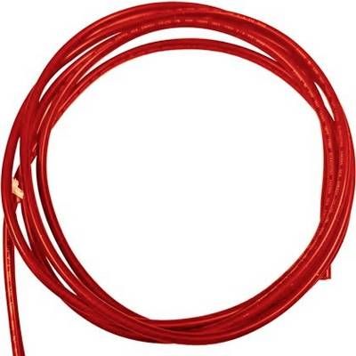 Opgerold rood elektrisch kabel of draad op een witte achtergrond.
