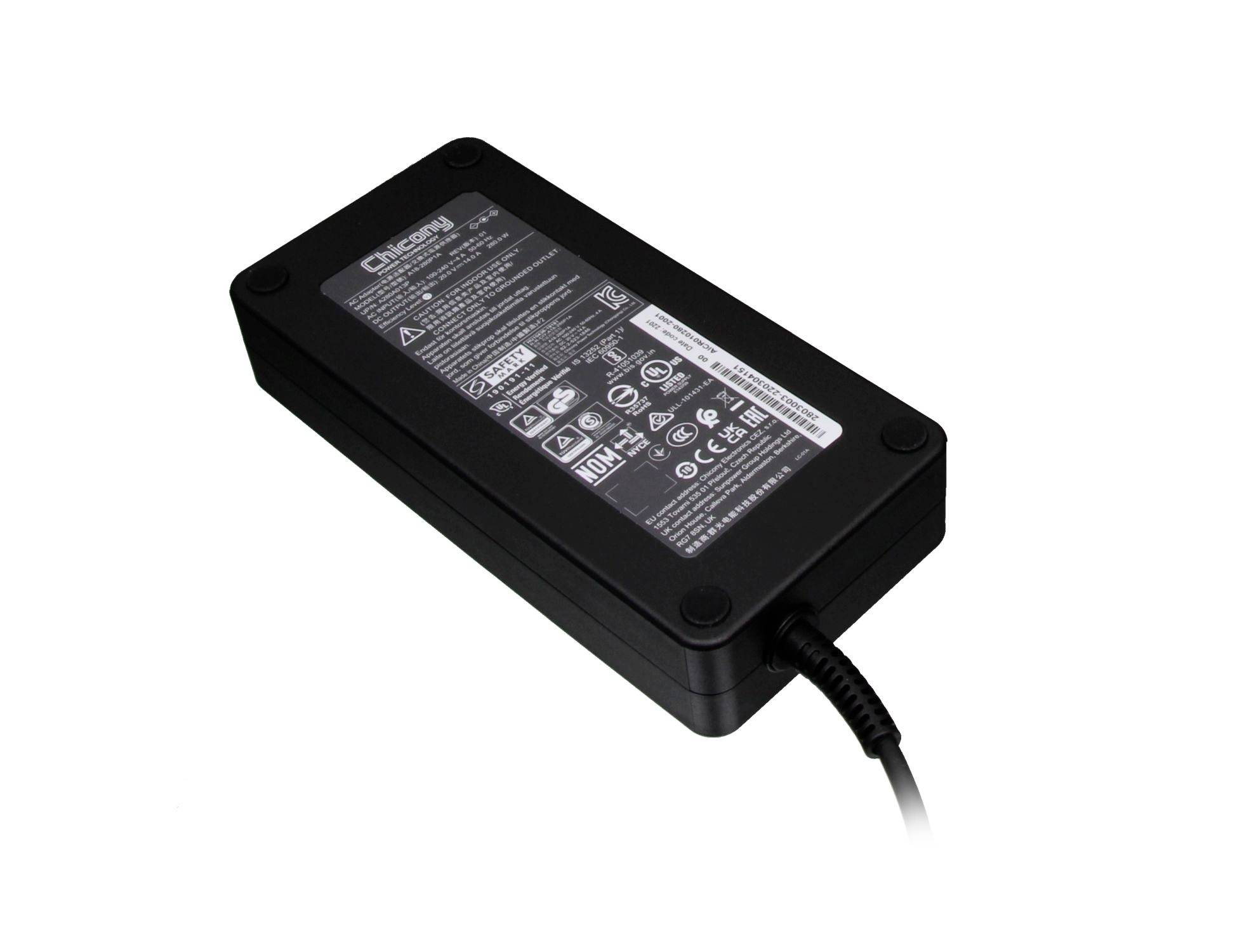 USB-C kabelconnectoren in close-up, met een mannelijke USB-C-stekker aan de linkerkant en een vrouwelijke USB-C-poort aan de rechterkant.