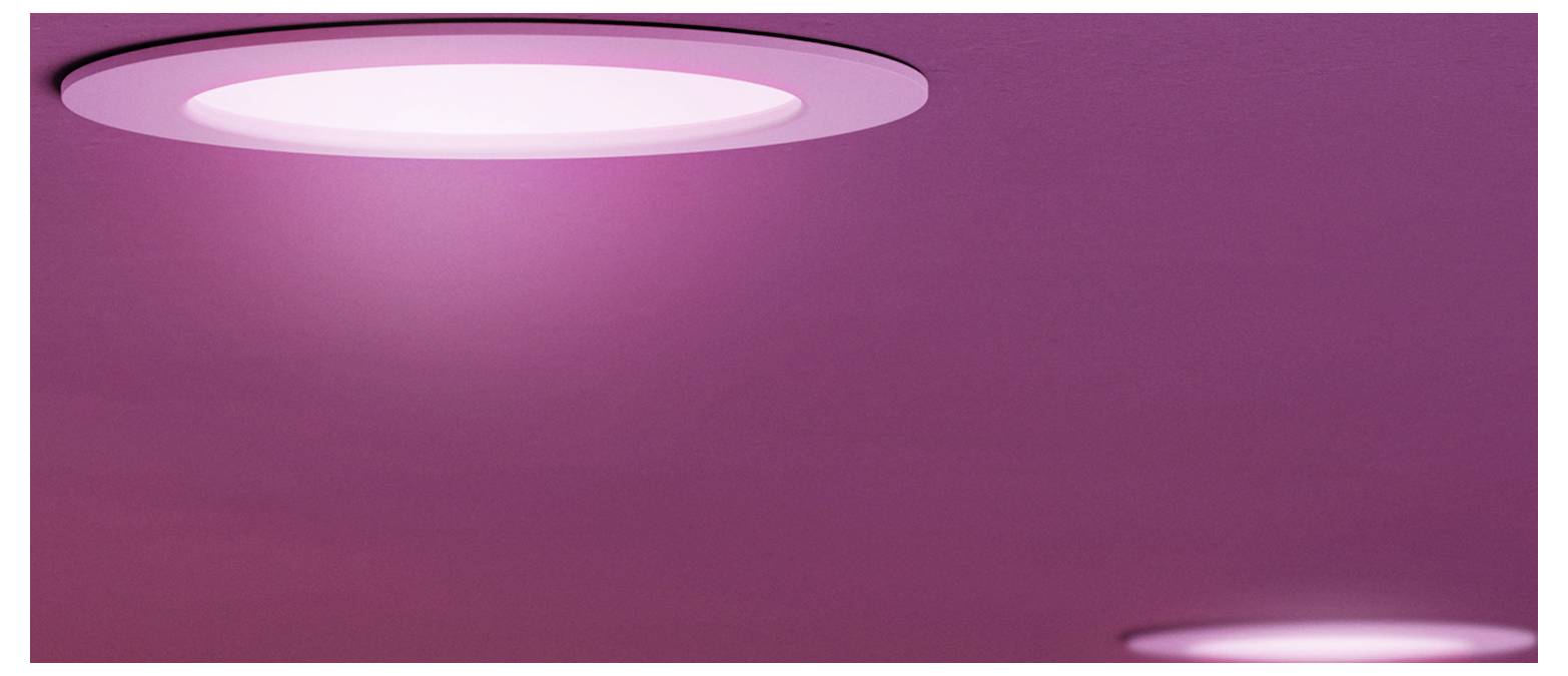 Abstracte roze en paarse verloopachtergrond met zachte gloeiende lichtovaalsmet links boven en rechts onder.