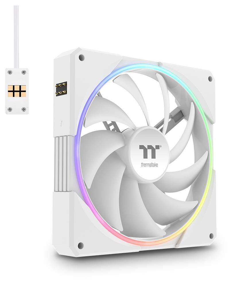 Witte Thermaltake PC-koelventilator met regenboog-RGB-ring en witte wieken, weergegeven met een klein aansluitkabeltje aan de linkerkant.