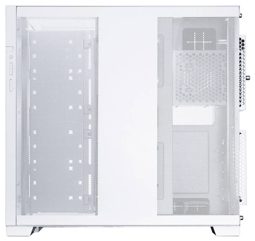 Vooraanzicht van een witte computerbehuizing met geperforeerde metalen zijpanelen en zichtbare voorkant I/O-poorten aan de rechterkant.