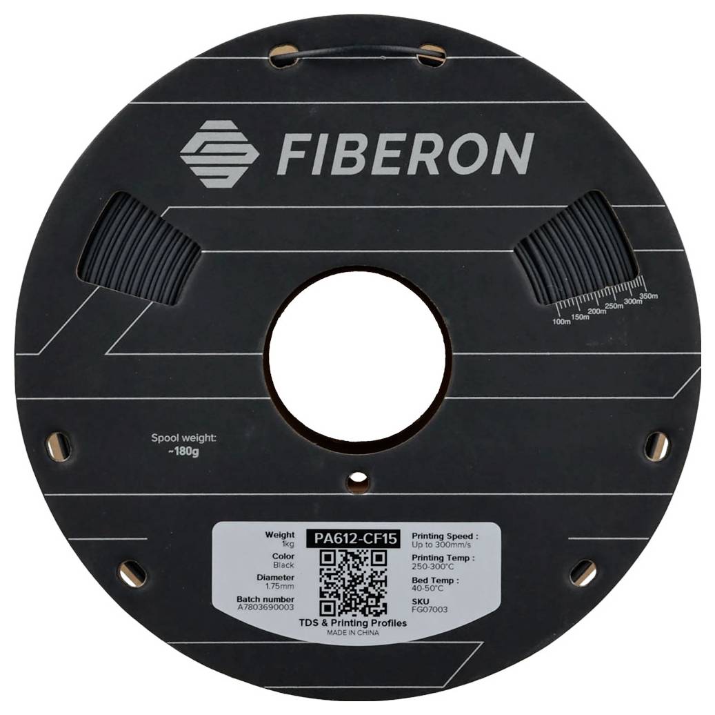 Zwarte Fiberon-filamentspoel met label 'PA612-CF15' en een QR-code, spoelgewicht 180g, weergegeven in vooraanzicht op het spoeletiket.