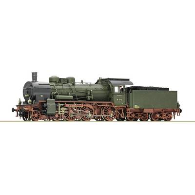 Een vintage groene stoomlocomotief met rode wielen en een tender, weergegeven in zijaanzicht op een witte achtergrond.