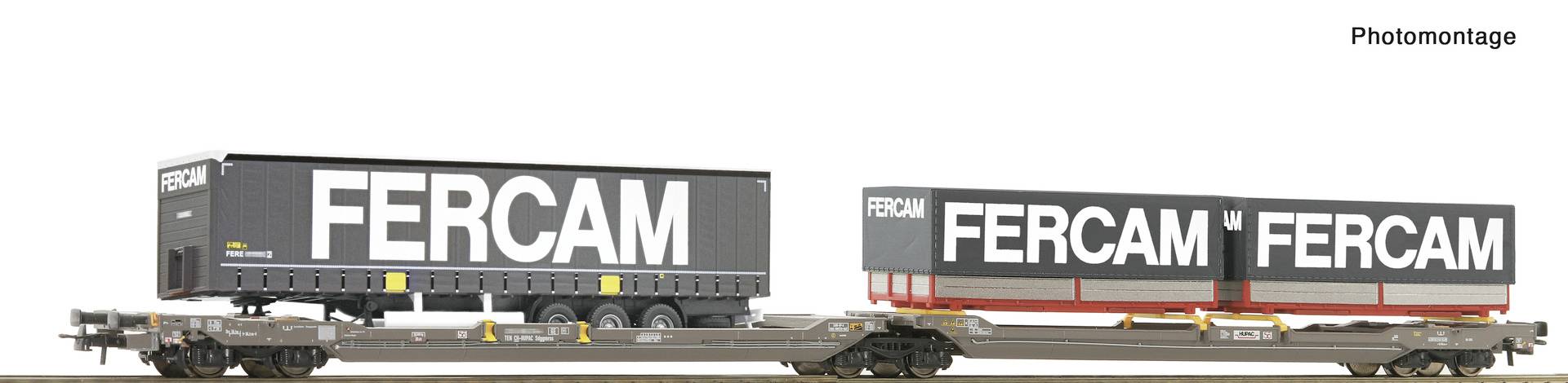 Twee FERCAM vrachttrailers op flatbed spoorwagons in een fotomontage, met intermodale goederenvervoer.
