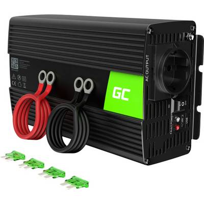 Zwarte stroominverter met AC-stopcontact, rode en zwarte kabelkoppels en vier groene zekeringadapters weergegeven op een witte achtergrond.