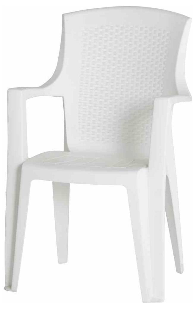 Witte kunststof fauteuil met geribbelde rugleuning en open armleuningen, getoond geïsoleerd op een effen achtergrond.