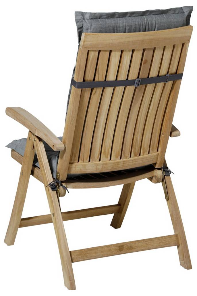 Houten vouwbare ligstoel met donkergrijze kussen, weergegeven van achteren.