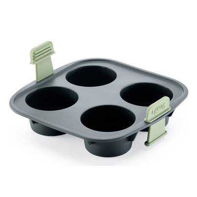 Siliconen muffinvorm met vier bakjes en groene griptabs, weergegeven op een witte achtergrond.